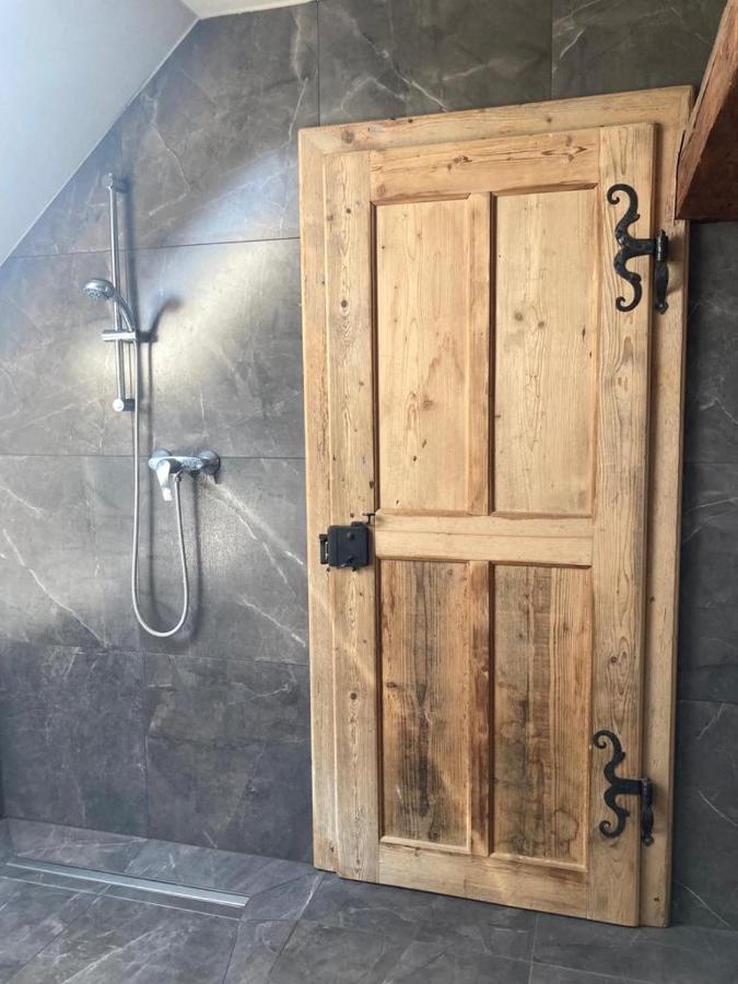 Altbau Zimmer In Anif Exteriör bild
